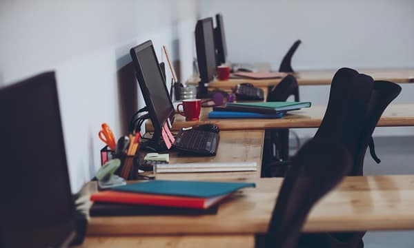 work-places-with-computers-2022-09-20-00-13-36-utc-min.jpg Création de sites Web / WordPress - Bureau